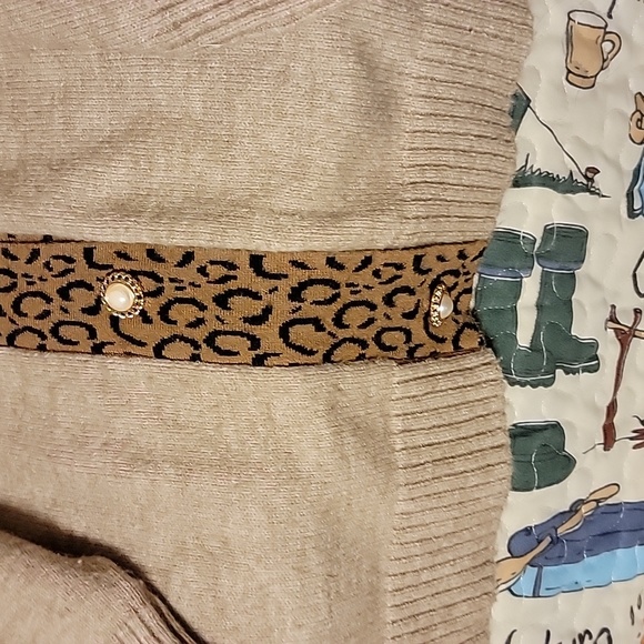 V-neck cardigan sweater - Picture 7 of 8